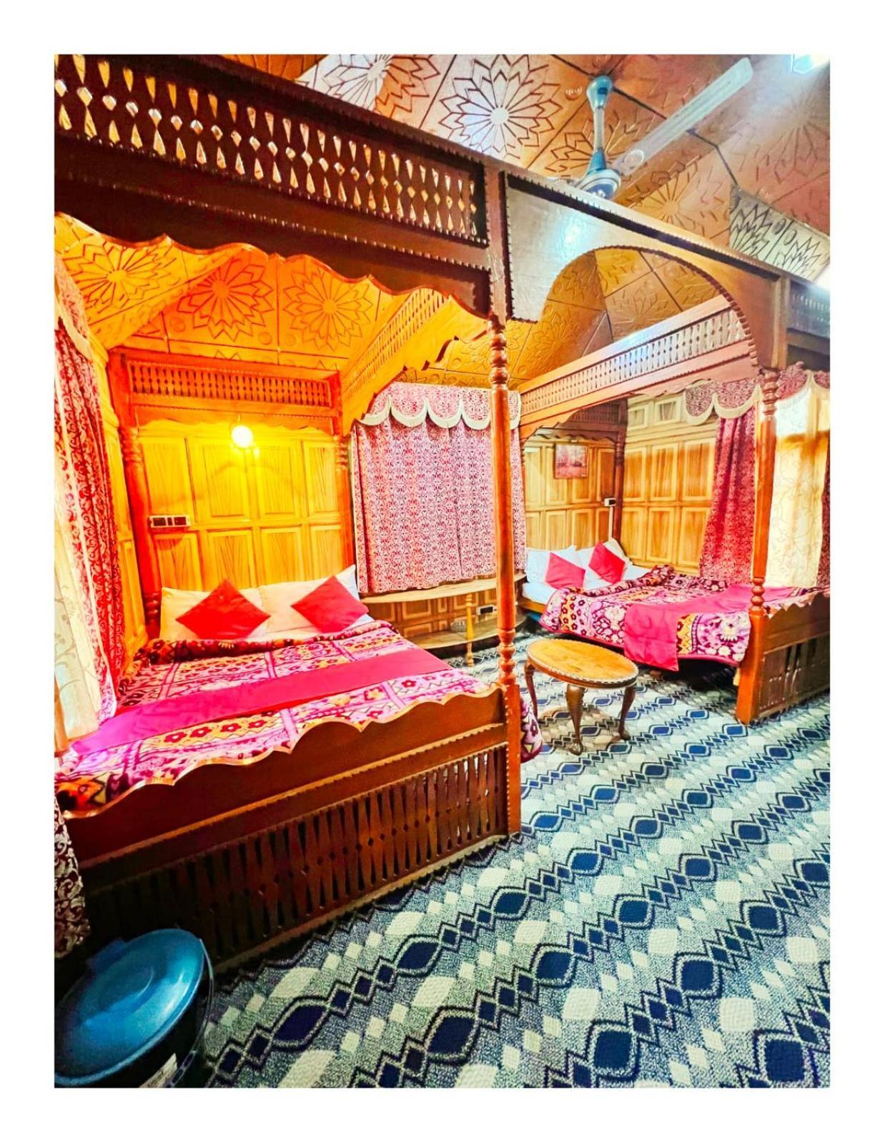 Mossess Group Of Houseboats Hotel Srinagar  Exterior photo