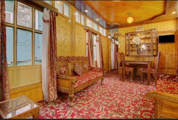 Mossess Group Of Houseboats Hotel Srinagar  Exterior photo
