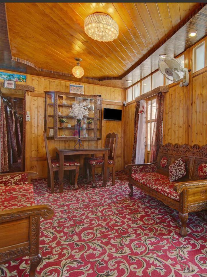 Mossess Group Of Houseboats Hotel Srinagar  Exterior photo